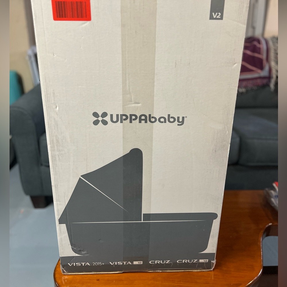 UPPABABY vista V2 bassinet in color EMMETT green. BRAND NEW IN BOX!